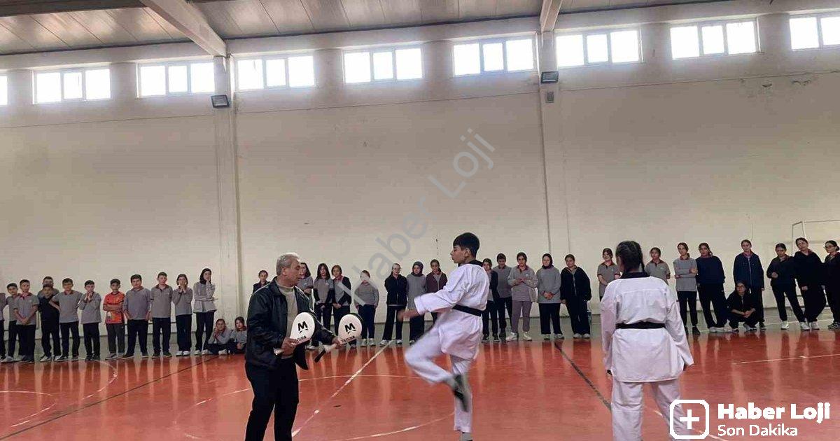 "Kütahya Pazarlar'da Dev Spor Atılımı: Hedef 100 Lisanslı Sporcu" başlıklı haber için fotorealistik,